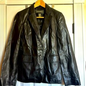 Banana republic, genuine, leather jacket button front with pockets. Sz 4. Blk